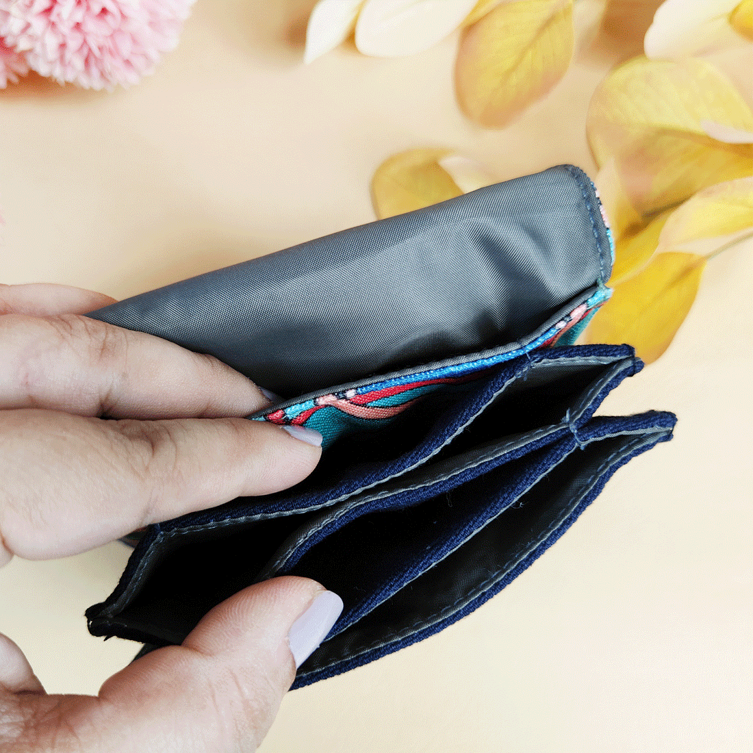 5 COMPARTMENT MINI WALLET-TEAL TILE