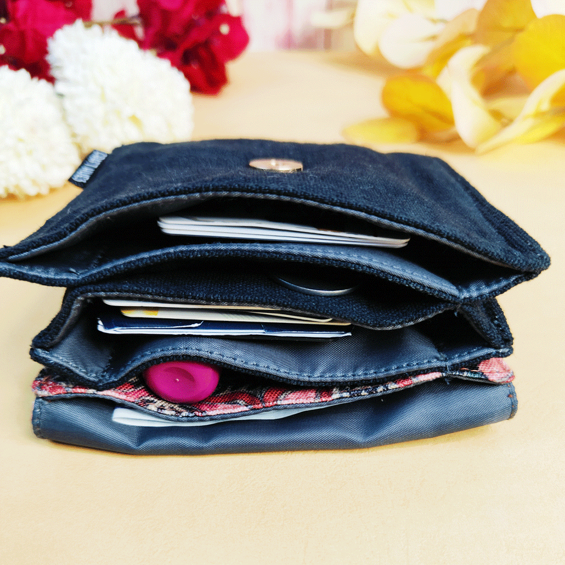 5 COMPARTMENT MINI WALLET-BLACK MAROON FLORAL