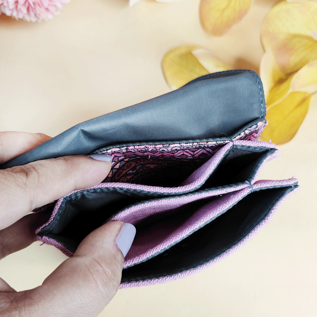 5 COMPARTMENT MINI WALLET-PINK AZTEC