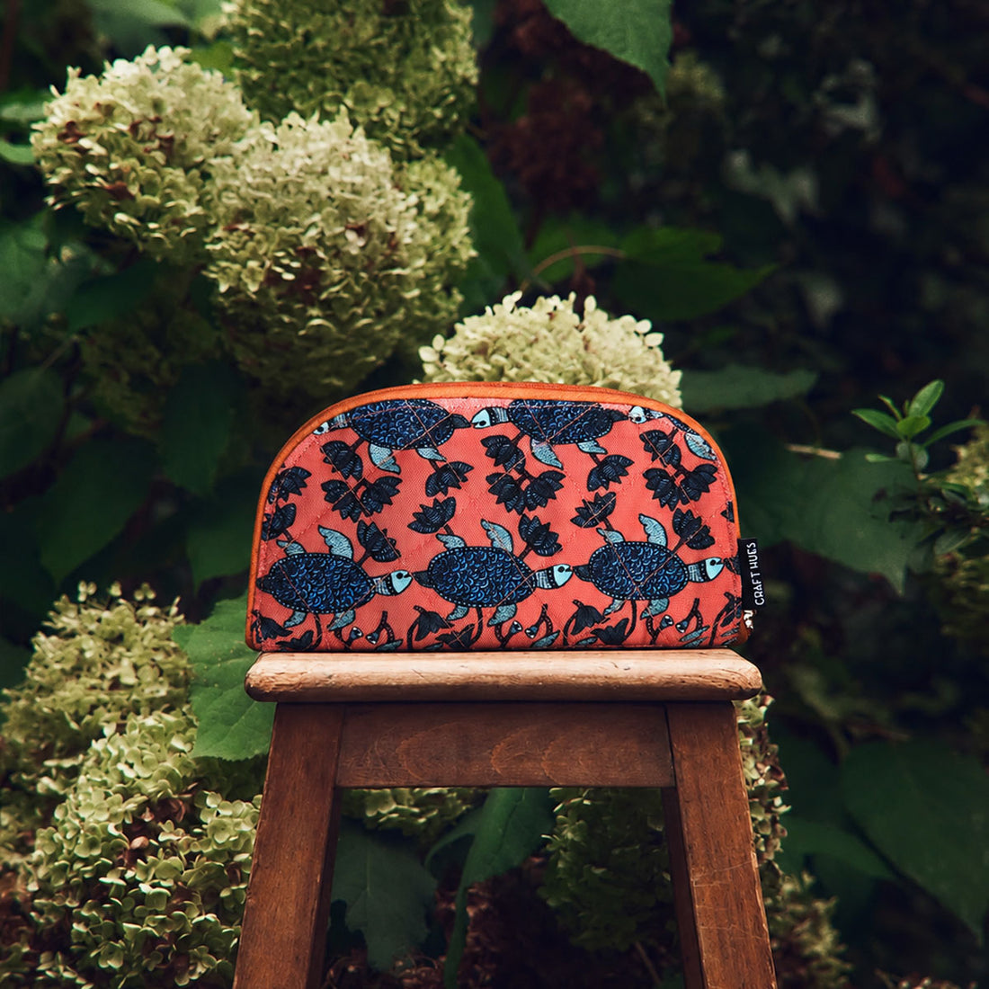 Curve Quilted Wallet- Gond Teal Turtle