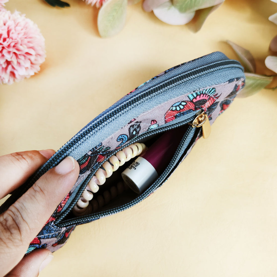 Curve Quilted Wallet- Gond Grey Bird