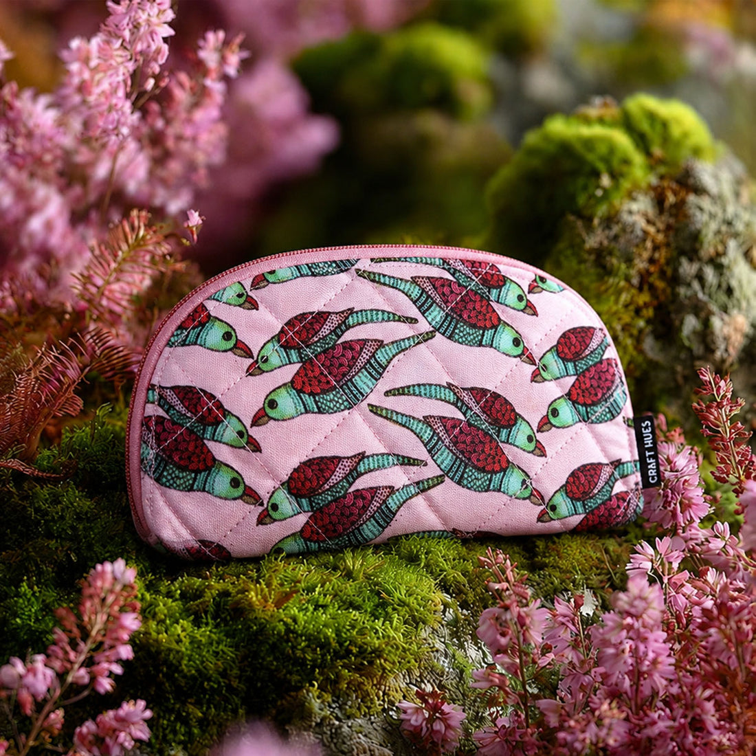 Curve Quilted Wallet- Gond Pink Parrot