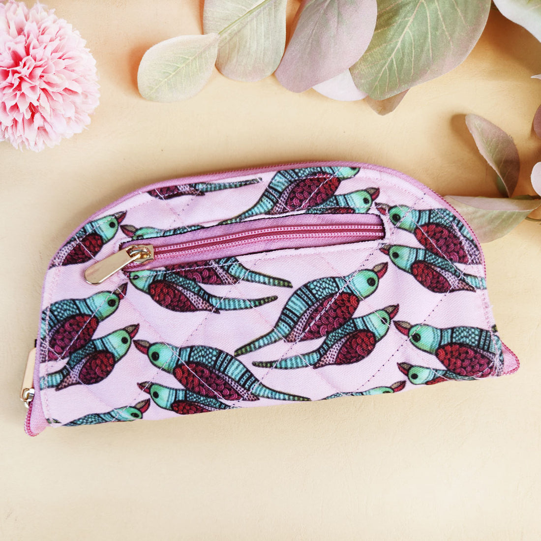 Curve Quilted Wallet- Gond Pink Parrot