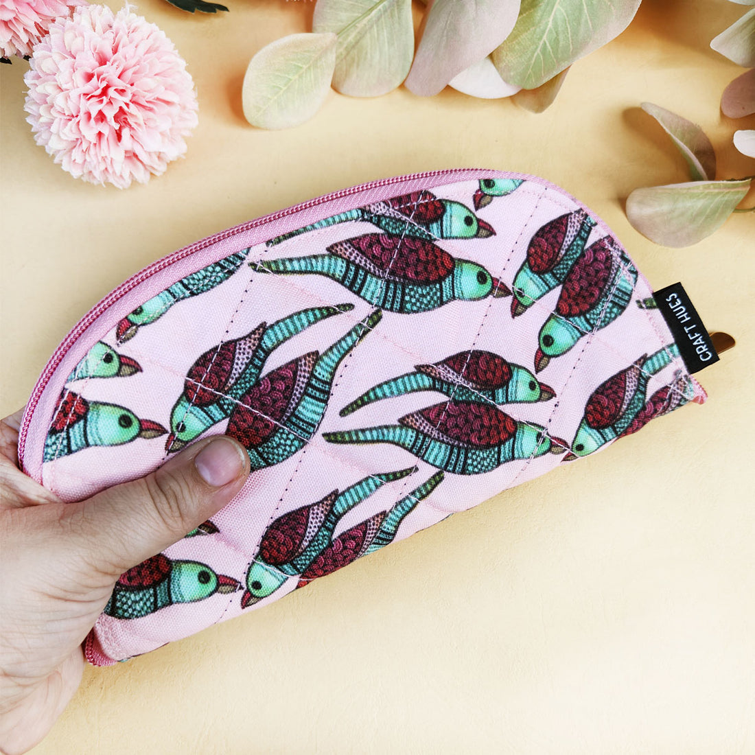 Curve Quilted Wallet- Gond Pink Parrot