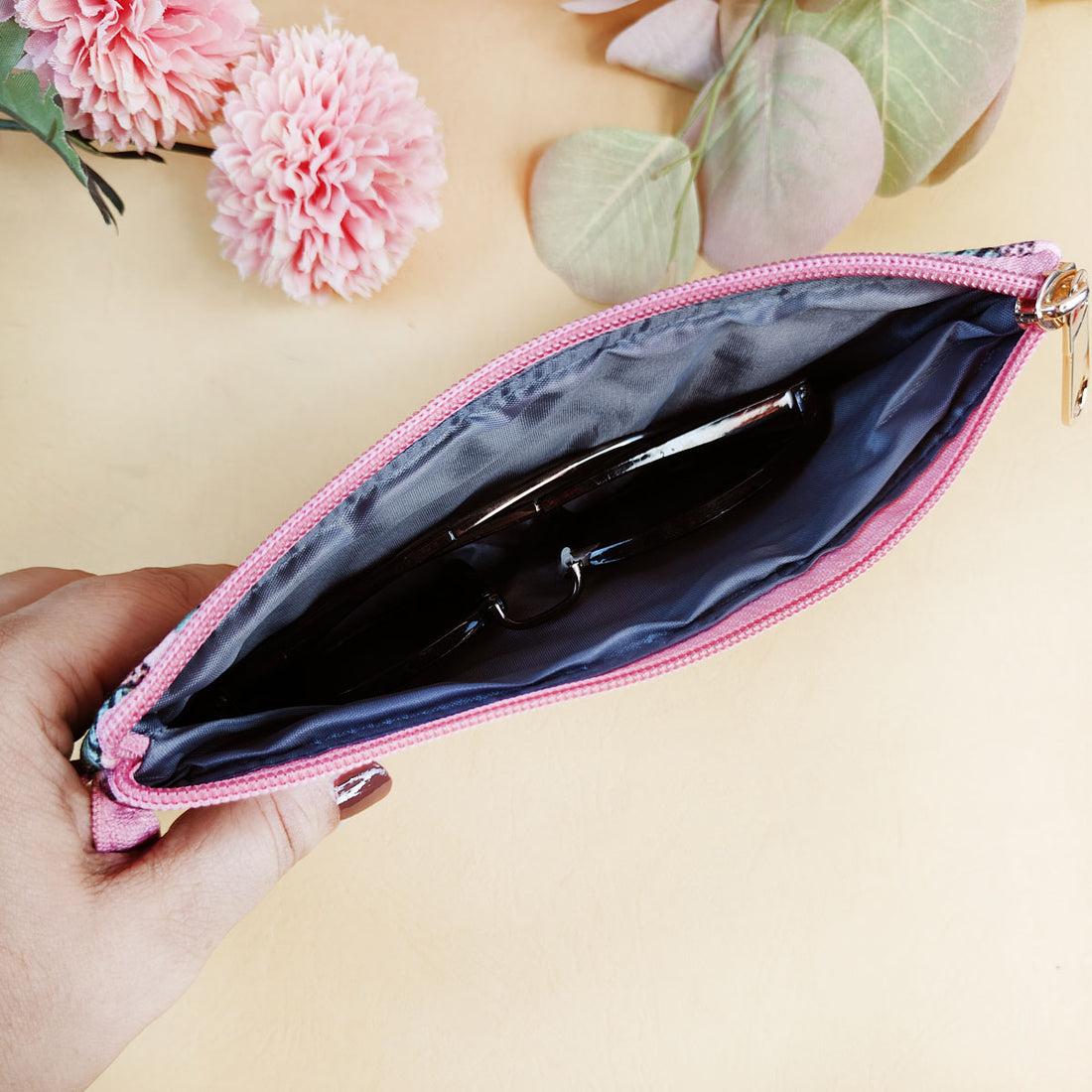 EyewearSunglass Case-Gond Pink Parrot