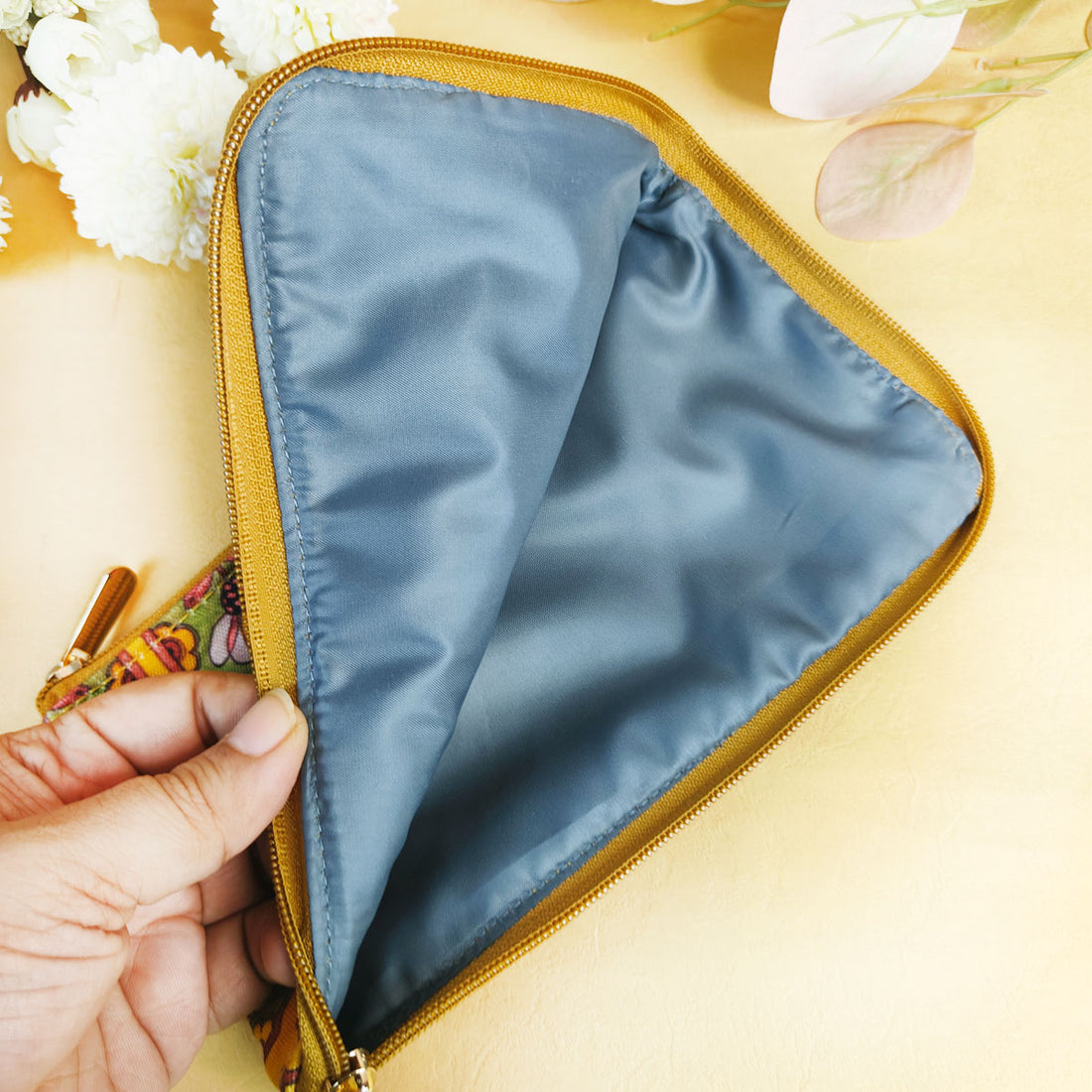 Dual zip-mustard green tile